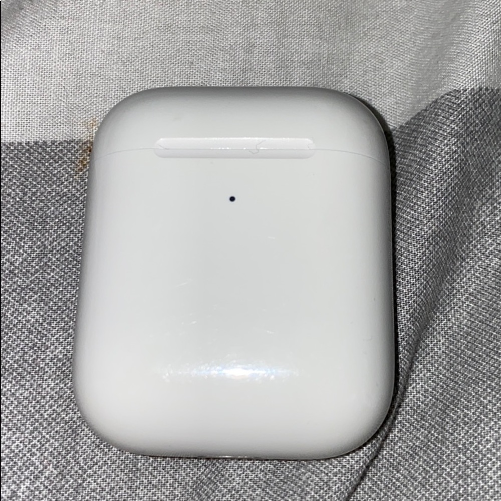 Airpods 1st generation with Wireless charging case